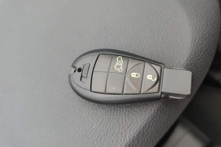 Used Jeep Grand Cherokee 2011 3.6L Comfort Edition