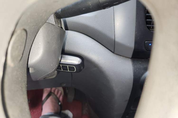 Used Dongfeng Shuaike 2013 Revised Version 1.5L Manual Comfort Trim 7 Seats China IV Standard