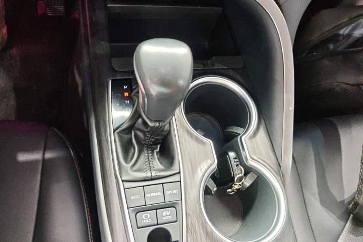 Used Toyota Camry 2023 Dual-Motor 2.5HG Luxury Edition Gear Lever
