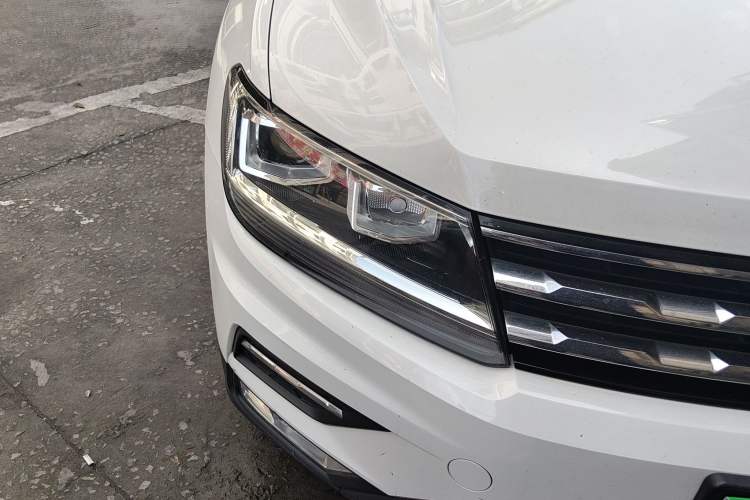 Used Volkswagen Tiguan L 2017 330TSI Automatic Two-Wheel Drive Luxury Edition Right Front Headlight