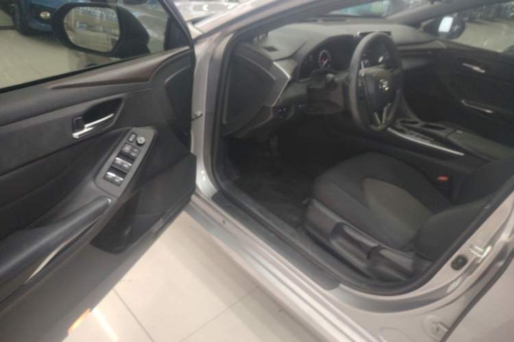 Used Toyota Avalon 2019 2.5L Ambition Version China VI Standard Driver Seat