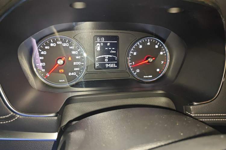 Used Roewe RX5 2016 20T Two-Wheel Drive Automatic Flagship Edition Odometer Close Up