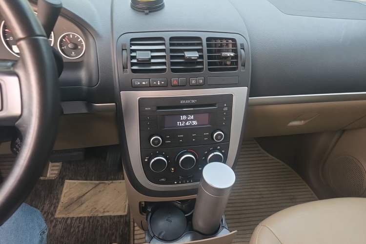 Used Buick GL8 2014 2.4L Executive Edition Audio And AC Panel