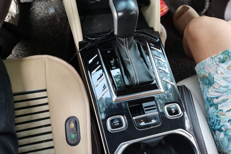 Used Bestune T77 2019 230 TID Automatic Luxury Version China VI Emission Standard Gear Lever