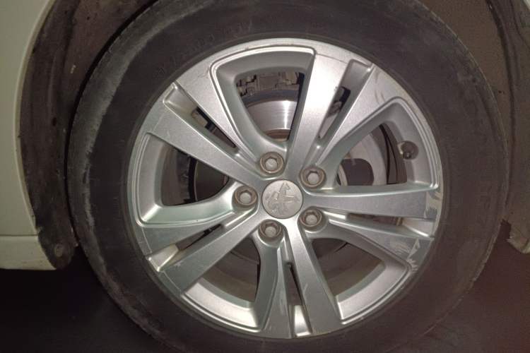 Used Peugeot 408 2014 1.8L Manual Leading Edition Right Front Wheel Hub