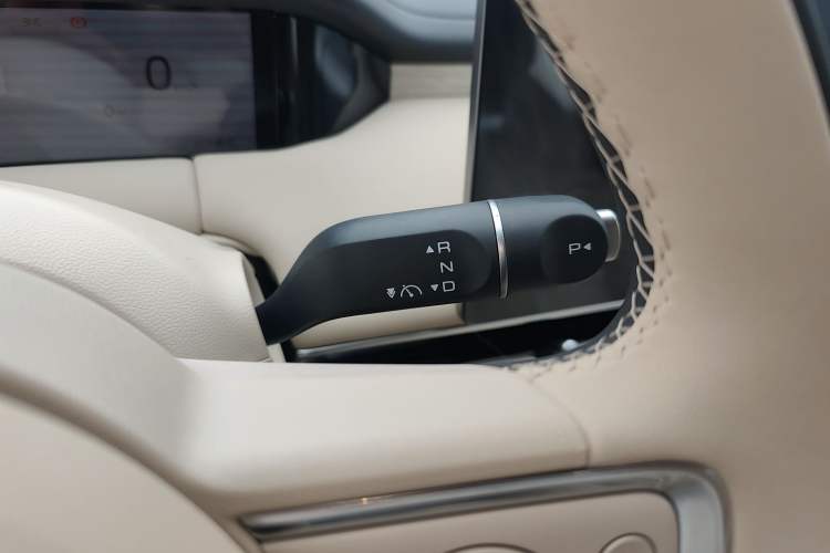 Used Wuling Bingo S 2025 Model 325km Deluxe Edition Gear Lever