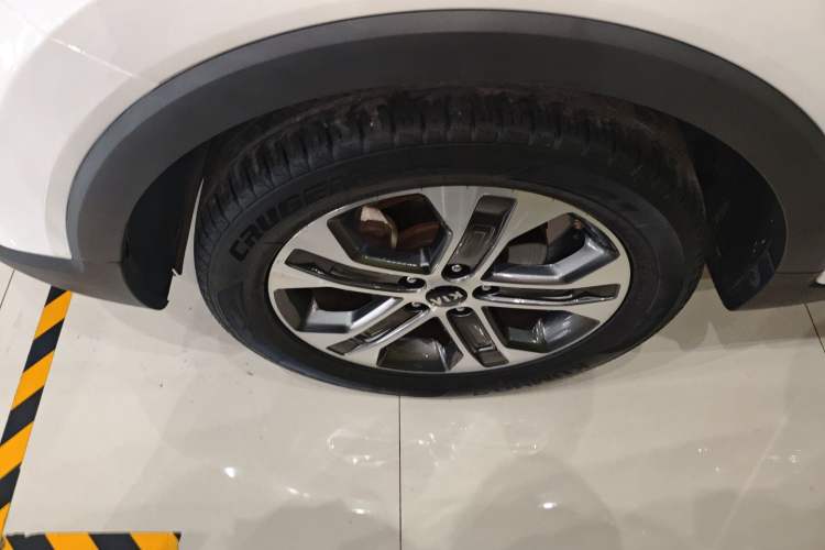 Used Kia Sportage R 2019 2.0L Automatic Smart Luxury Edition Left Front Wheel Hub