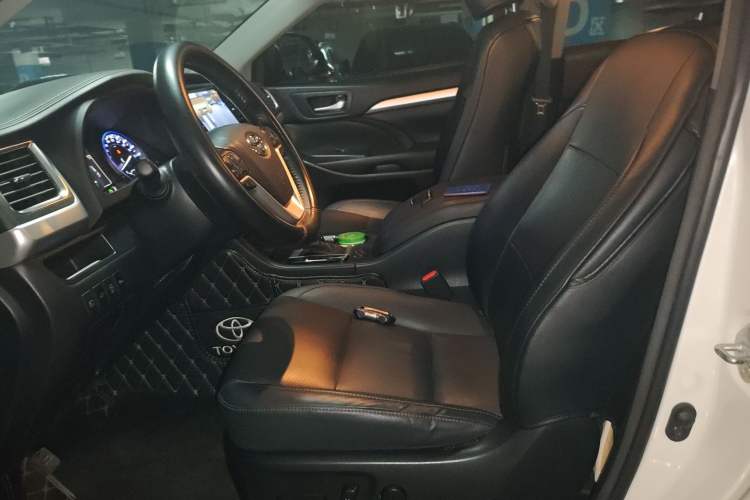 Used Toyota Highlander 2018 2.0T Four-Wheel Drive Prestige Version 7 Seats China V Emission Standard