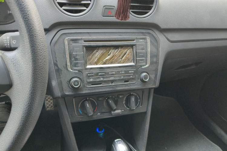 Used Volkswagen Jetta 2013 1.6L Automatic Fashion Model Audio And AC Panel