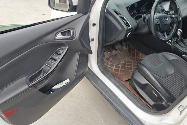 Used Ford Focus 2017 Sedan 1.6L Automatic Fashion Edition Smart Drive Version Driver Seat