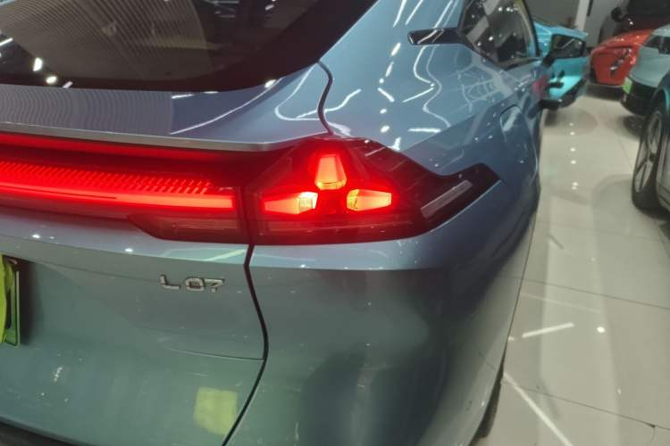 Used Deepal L07 2024 230Max Qiankun Intelligent Driving ADS SE Range-Extended Version Exterior 1