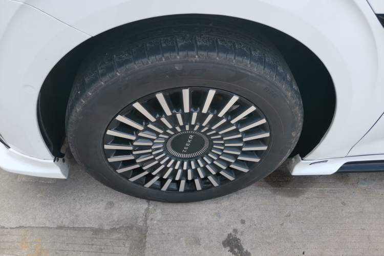 Used Zeekr 009 2024 7-Seater Aisle Version 108 kWh
