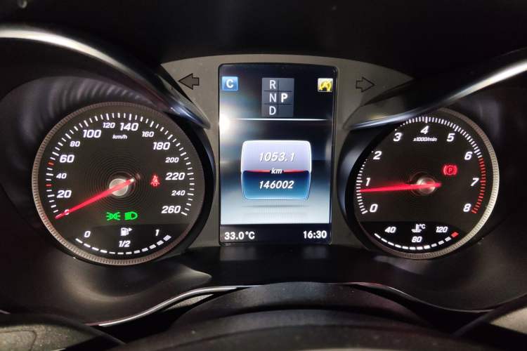 Used Mercedes-Benz GLC 2017 GLC 260 4MATIC Luxury Model Instrument Cluster