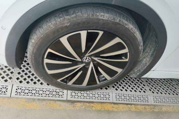 Used Volkswagen ID.4 X 2023 Pure Long-Range Version Left Front Wheel Hub