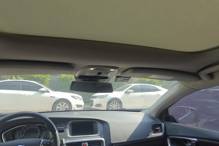 Used Volvo V40 2017 T4 Smart Luxury Edition Headliner