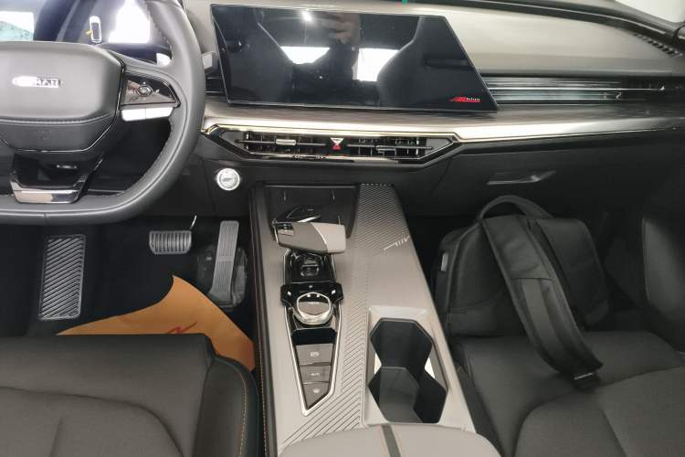 Used CHANGAN OSHAN Z6 2023 Blue Whale 1.5T DCT Smart Edition