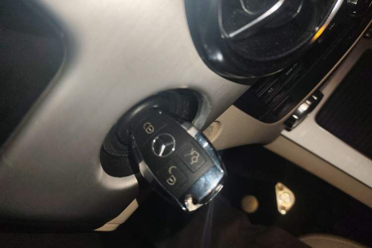 Used Mercedes-Benz GLK-Class 2013 GLK 300 4MATIC Dynamic Sunroof Model