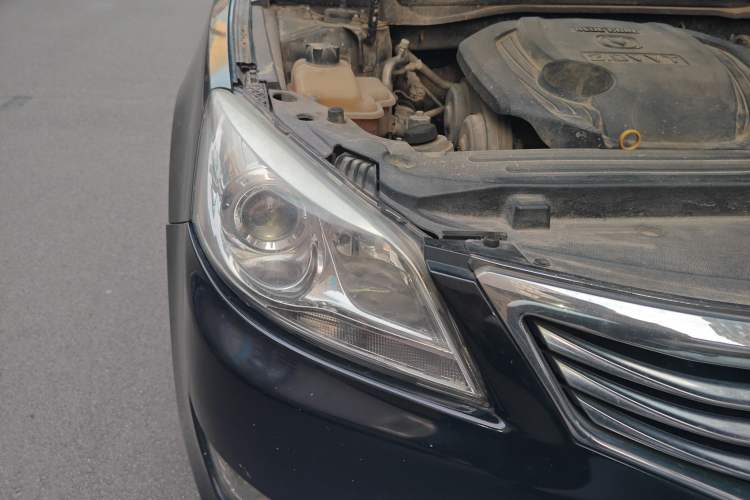 Used CHANGAN Raeton 2013 2.0L Automatic Luxury Version China IV Standard Right Front Headlight