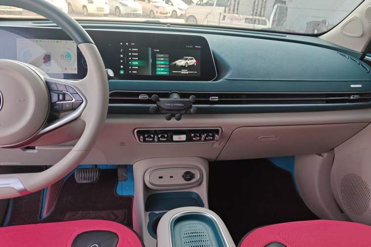 Used ORA Good Cat 2023 401 km Standard Range Luxury Version Ternary Lithium Audio And AC Panel