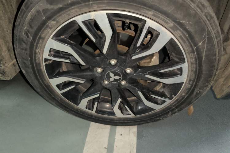 Used Mitsubishi Outlander 2019 2.0L Two-Wheel Drive Comfort Edition 7-Seater China VI Standard