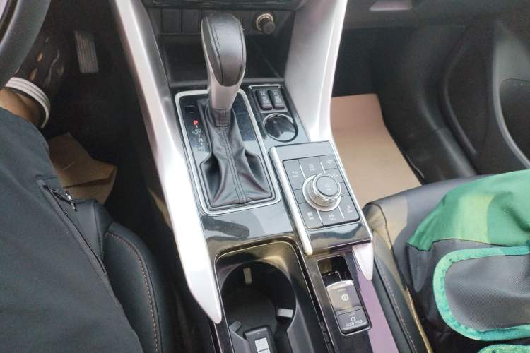 Used Mitsubishi Eclipse Cross 2019 1.5T CVT Two-Wheel Drive Dream Edition China VI Standard
