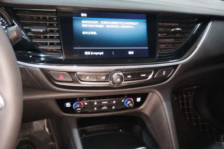 Used Buick Regal 2024 Revised 25T Ultra-Comfort Edition Audio And AC Panel