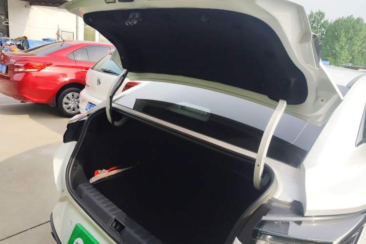 Used Dongfeng Aeolus Yixuan 2023 Mach Edition 1.5L Automatic Chasing Shadow Version Trunk