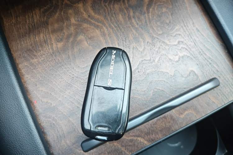 Used Tesla Model S 2019 Long-Range Version
