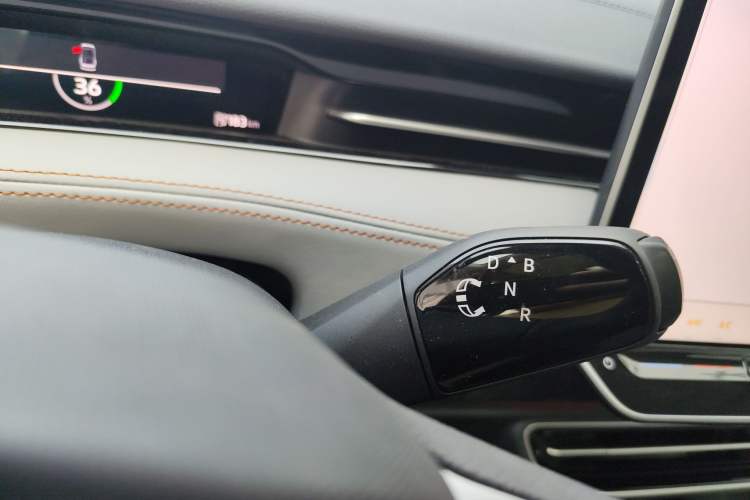 Used Volkswagen ID.7 VIZZION 2024 AIR model Gear Lever