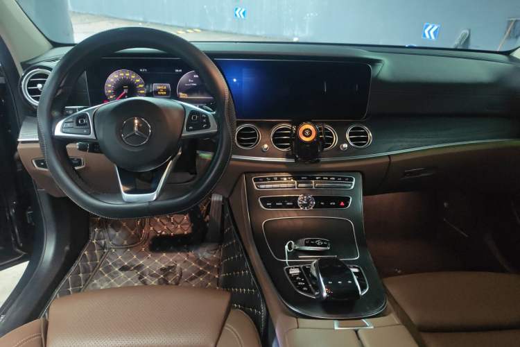 Used Mercedes-Benz E-Class 2018 E 200 L Sport Edition Center Console