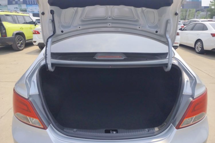 Used Hyundai Verna (older generation) 2014 1.4L Manual Top-Tier Model TOP