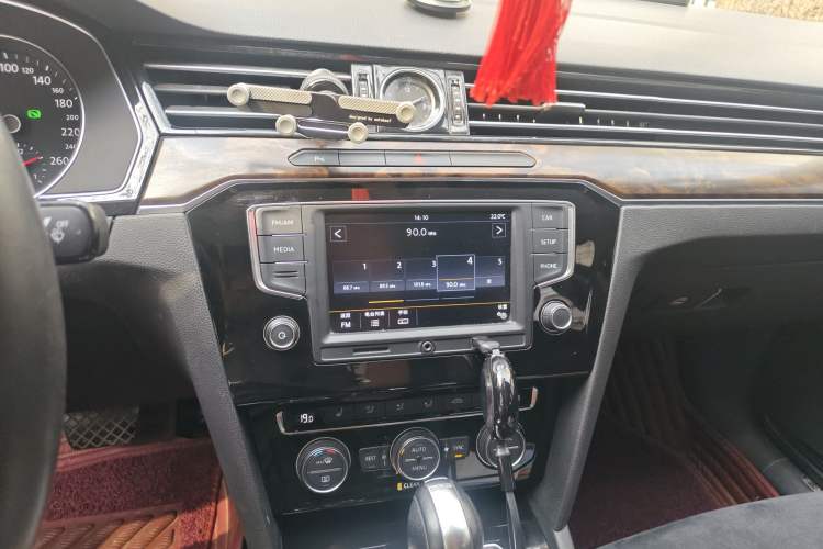 Used Volkswagen Magotan 2017 330TSI DSG Luxury Model Audio And AC Panel