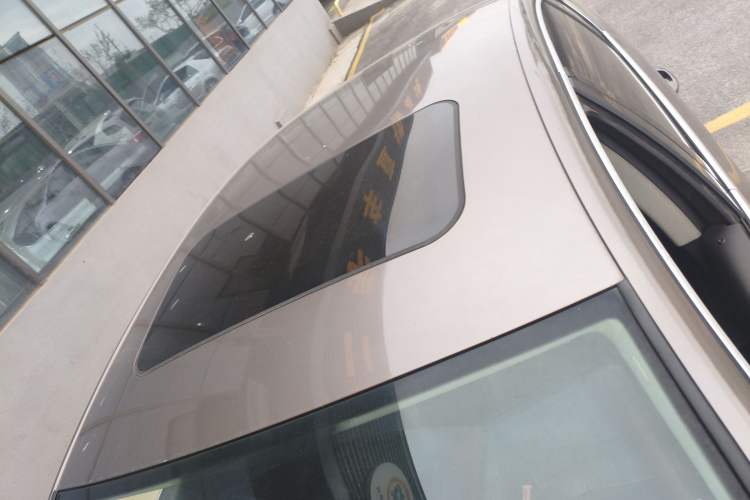 Used Volkswagen Magotan 2015 1.8TSI Luxury Model Roof