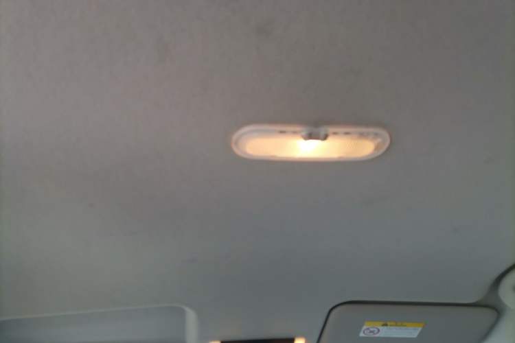 Used Nissan Kicks 2018 1.5L CVT Smart Connect Deluxe Edition Headliner