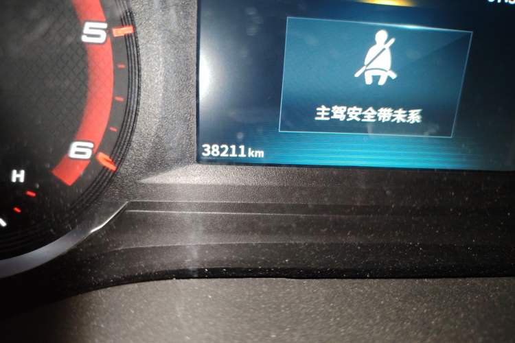 Used SAIC MAXUS Xintu V90 2019 2.0T Manual ZhiDuXing Front-Wheel-Drive Single Tire Short Wheelbase High-Roof 6-Seater