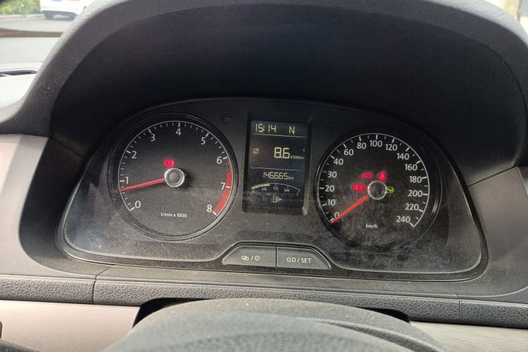 Used Volkswagen Lavida 2013 Revised Classic 1.6L Automatic Fashion Edition Instrument Cluster