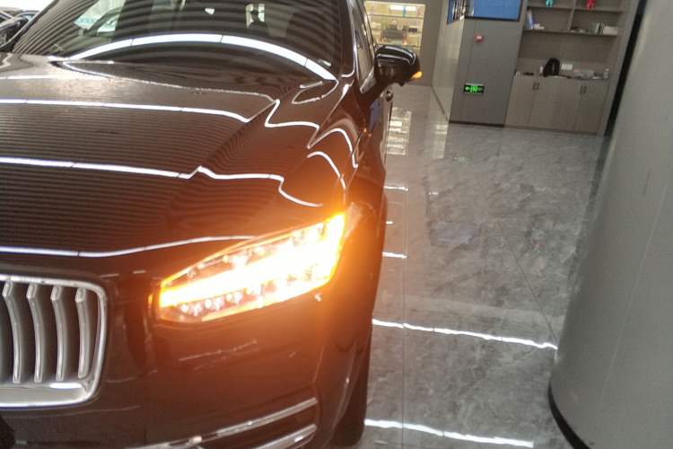 Used Volvo XC90 2023 B5 SmartDrive Luxury Edition 5 Seats