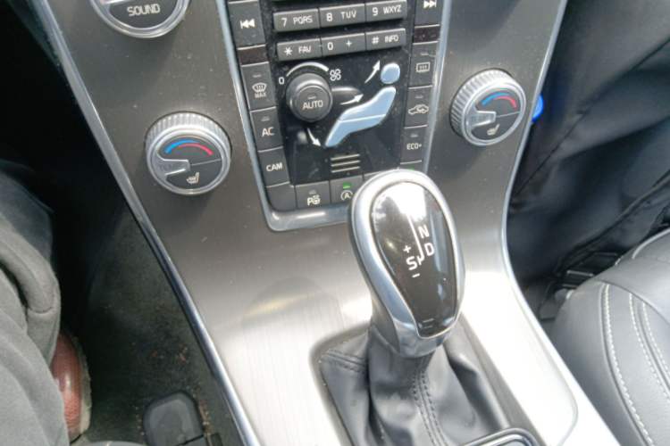 Used Volvo V60 2015 T5 Zhiya Edition
