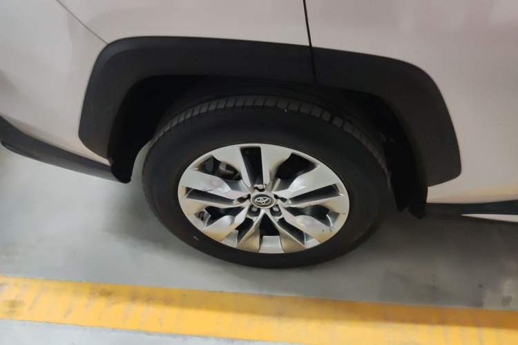 Used Toyota Wildlander 2022 Dual-Engine 2.5L E-CVT Two-Wheel Drive Luxury PLUS Edition Right Rear Wheel Hub