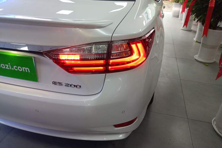 Used Lexus ES 2016 200 Midnight Special Limited Edition Right Rear Taillight