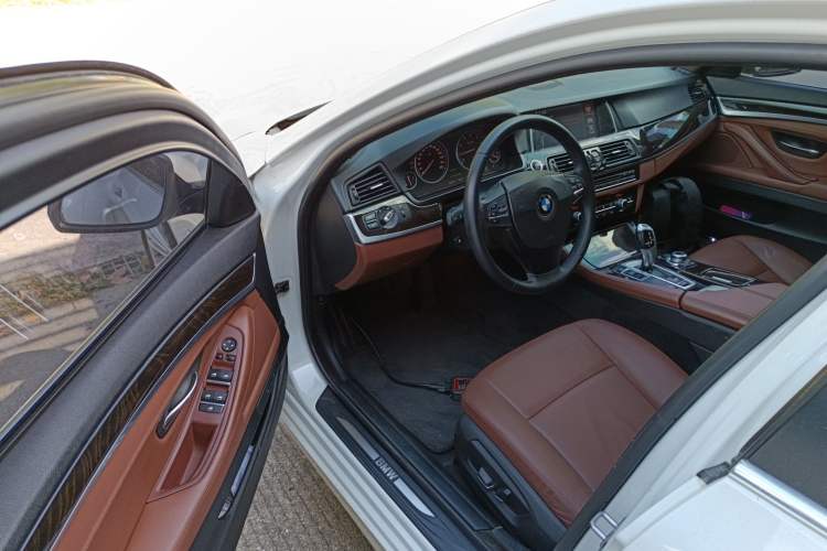 Used BMW 5 Series 2014 525Li Leading Model
