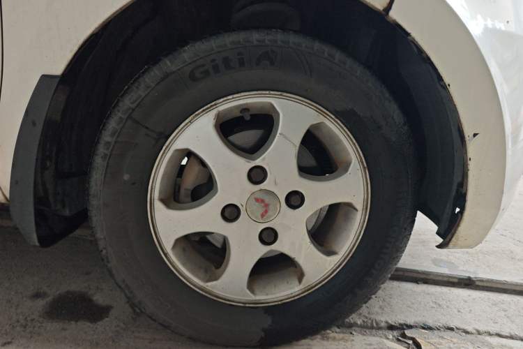 Used Wuling Hongguang 2014 1.2L Standard Model China IV Right Front Wheel Hub