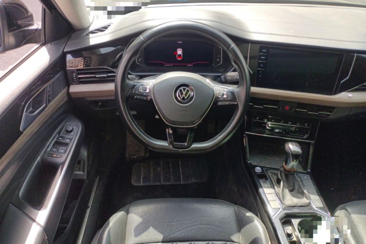 Used Volkswagen Passat 2020 Revised Version 330TSI Luxury Edition China VI Standard Steering Wheel