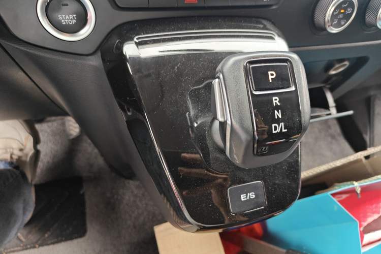 Used JMC Fushun 2023 2.0T Automatic Short-Wheelbase Low-Roof Commercial & Multi-Purpose Passenger Vehicle 6 Seats with Lift-Up Tailgate Gear Lever