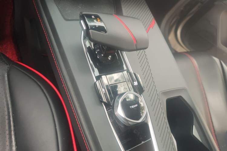 Used CHANGAN OSHAN Z6 2022 Blue Whale 1.5T DCT Luxury Model