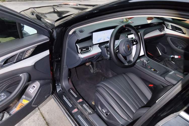 Used Hongqi H5 2025 2.0T Automatic Flag Edition – 500 000 Units Commemorative Version