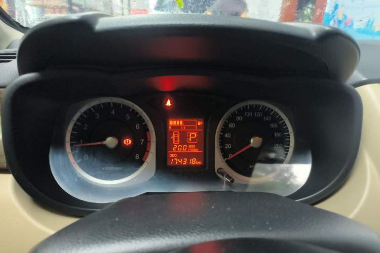 Used Venucia R50 2014 1.6L Automatic Splendid Edition