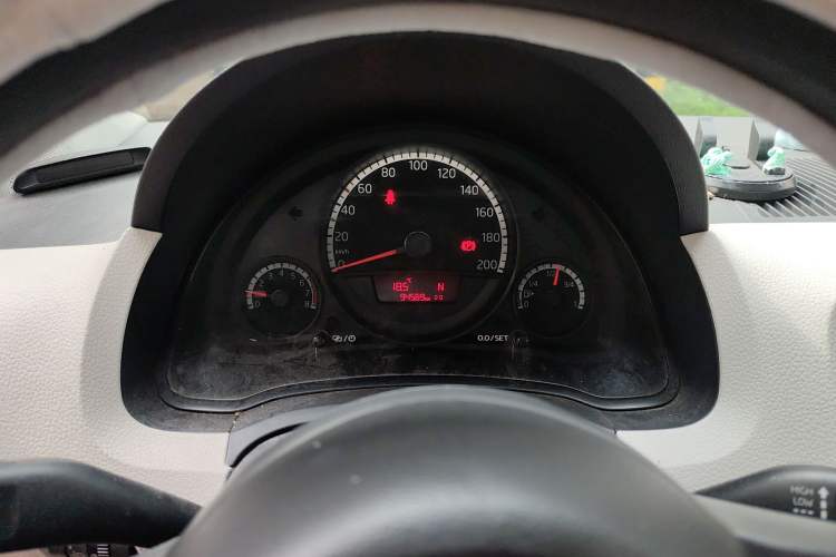 Used Volkswagen up! 2015 1.0L move up! Instrument Cluster