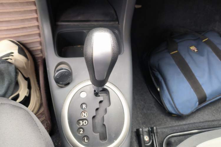 Used Suzuki Swift 2014 1.5L Automatic Fashion Edition Gear Lever