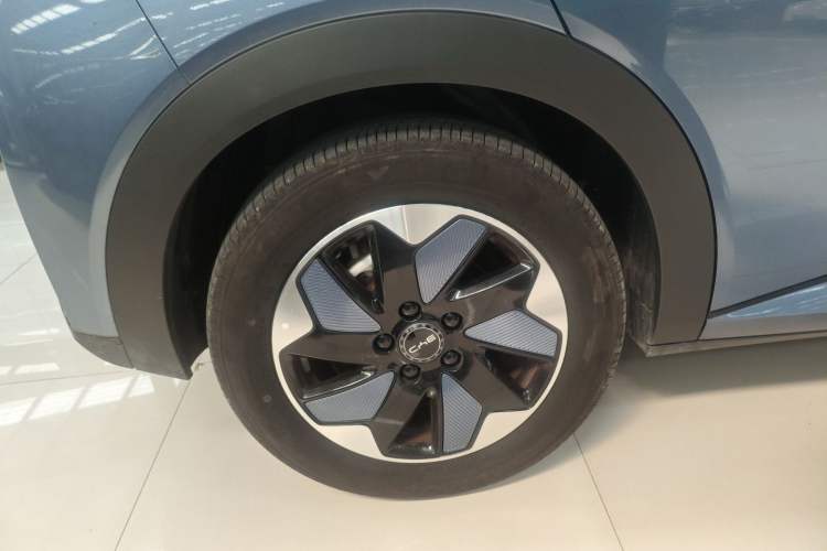 Used BYD Dolphin 2024 Honor Edition 420km Fashion Version Right Rear Wheel Hub